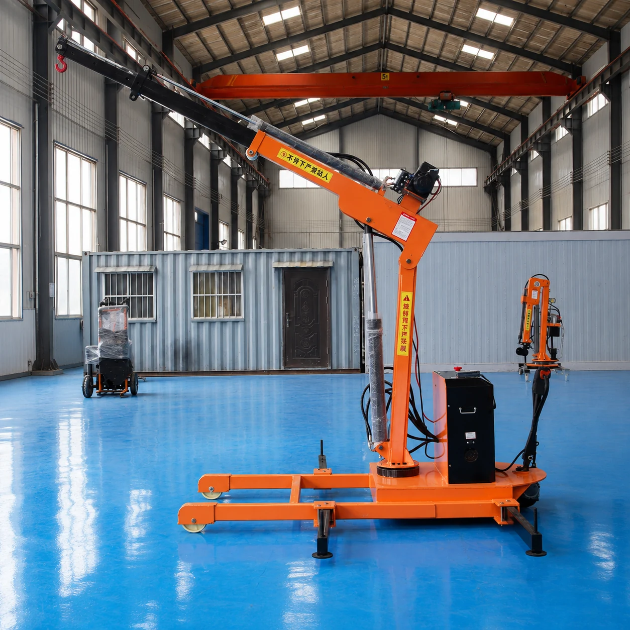 Mini Crane Mobile 1 Ton Full Electric 180° — Dokumentasi produk — posisi boom terangkat