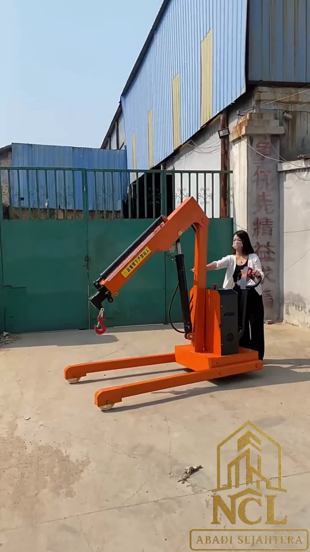 Mini Crane Mobile 1 Ton Full Electric Non-Rotasi — Cuplikan video sumber — dokumentasi penggunaan unit