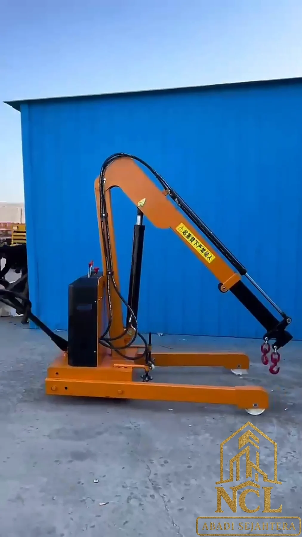 Mini Crane Mobile 1 Ton Full Electric Non-Rotasi — Cuplikan video sumber — unit dalam posisi terlipat