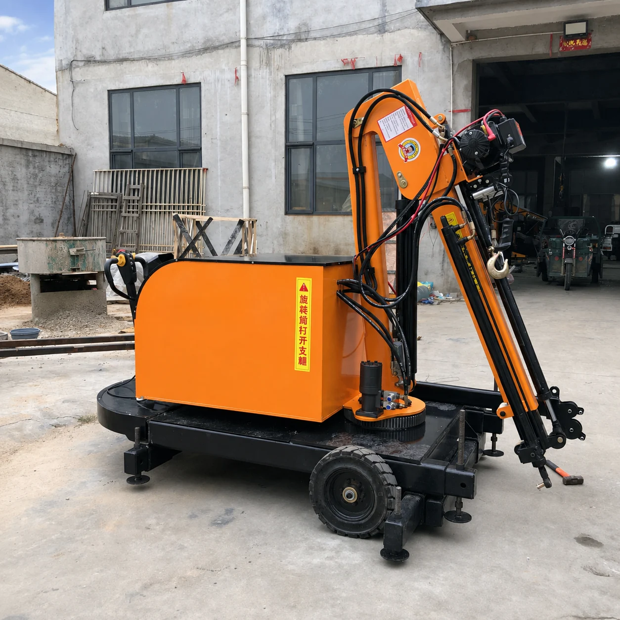 Mini Crane Mobile 2 Ton Full Electric 360° — Dokumentasi produk — unit dalam posisi terlipat